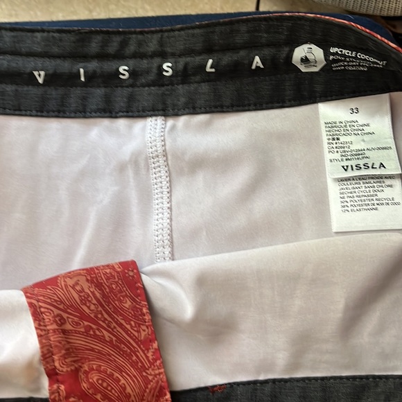 Vissla, size 33, brick paisley bandana print - Picture 2 of 5